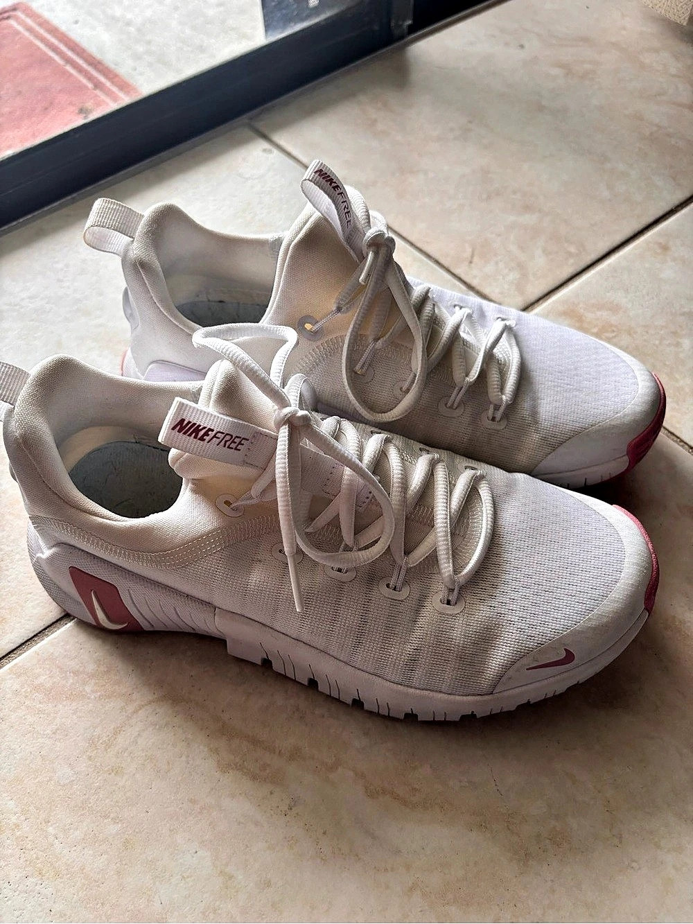 Nike Free Women's Athletic Shoes US 8 White & Pink